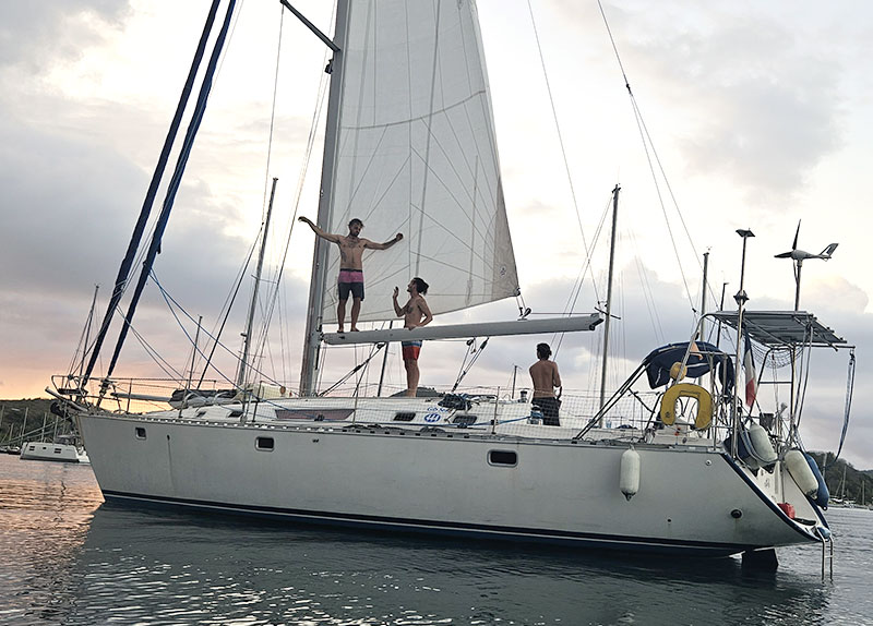 Voilier GIB SEA 444 servant à réaliser les stages de voile aux Antilles